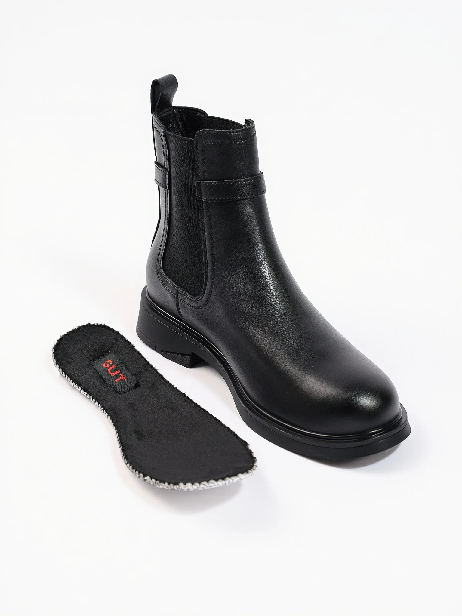 Ботинки-челси черного цвета с декоративным ремешком из натуральной кожи